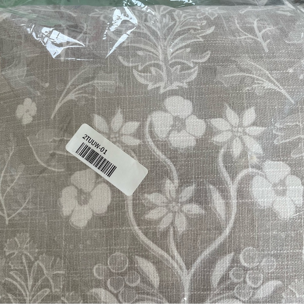 NEW Fox & Pine Forest Design Throw Pillow - Picture 4 of 6